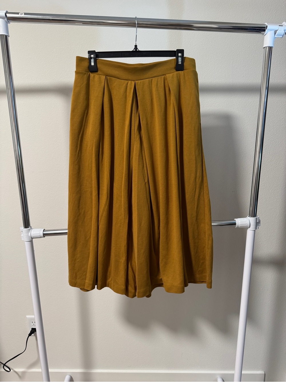 UNIQLO Women’s Brown/Yellow Pleated Wide-Leg Cropped Pants Polyester Rayon